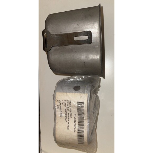 US Military BECO 1945 WWII Canteen Cup And Stand 89 Vintage Military Collectible - Picture 1 of 3